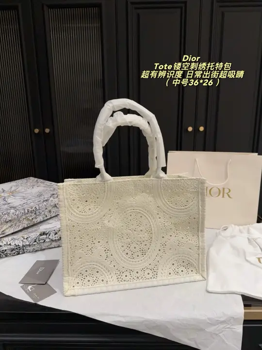 Dior size： 36 x 26 cm--17