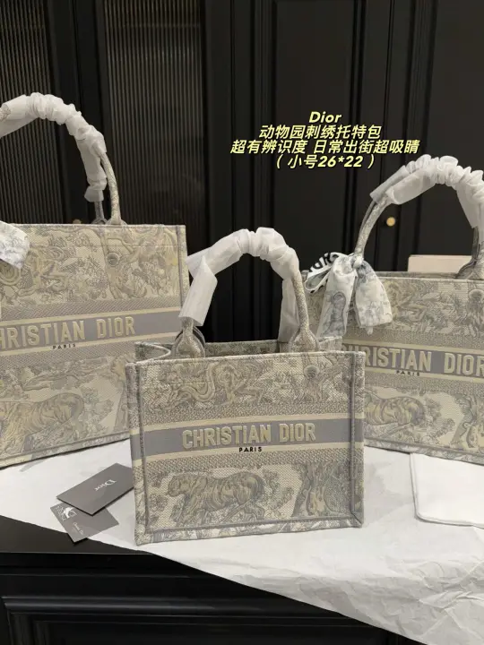 Dior size： 42*34 cm--36*26cm--26*22cm--18