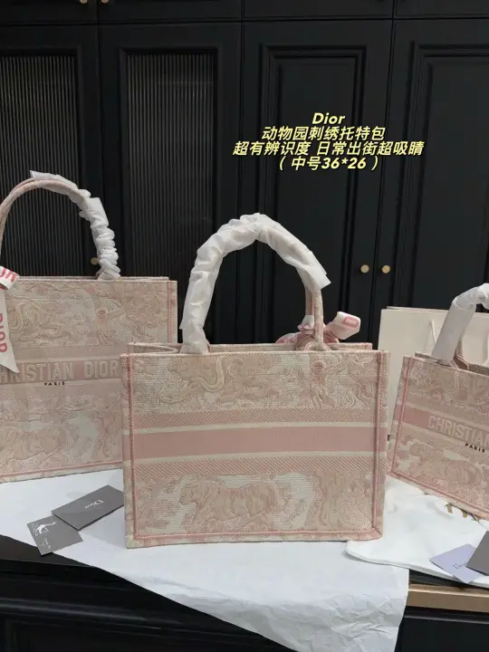 Dior size： 42*34 cm--36*26cm--26*22cm--19