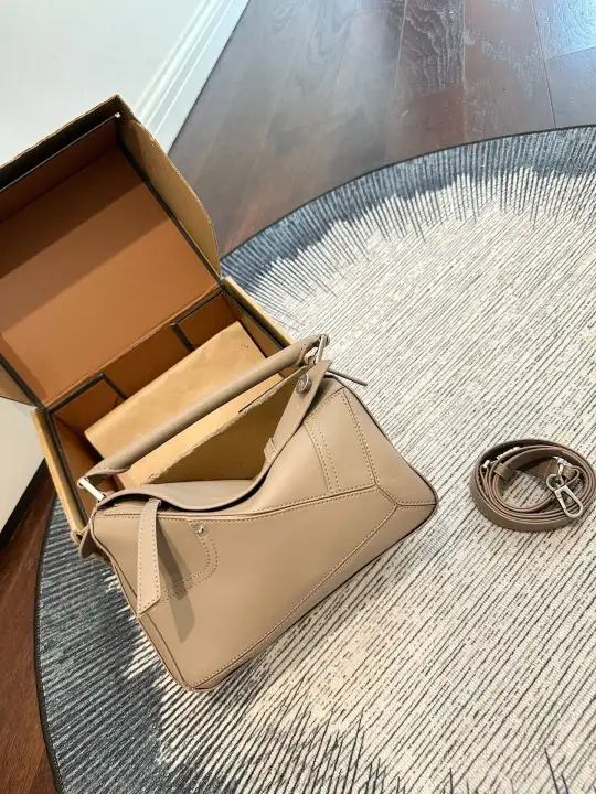 LOEWE size: 24*15cm--17