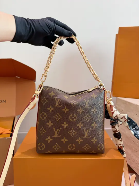 Louis Vuitton(LV)  size：18*18cm--27