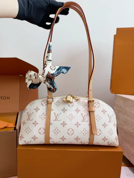 Louis Vuitton(LV)  size：28*14cm--25