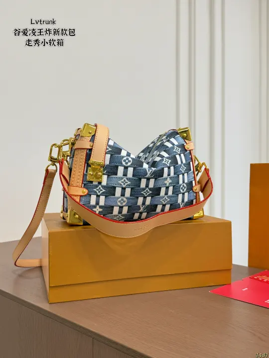 Louis Vuitton(LV)  size：23*16cm--36
