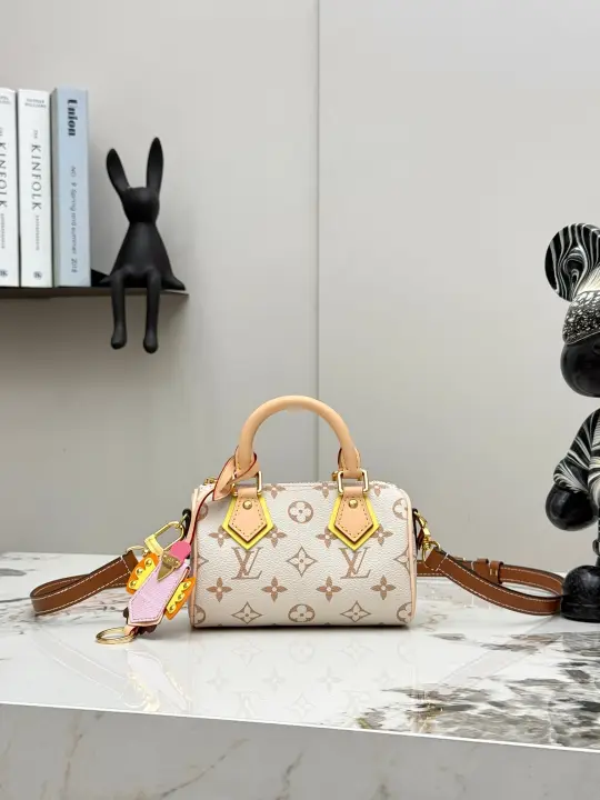 Louis Vuitton（LV） Size: 16 x 12.5 x 10cm--98