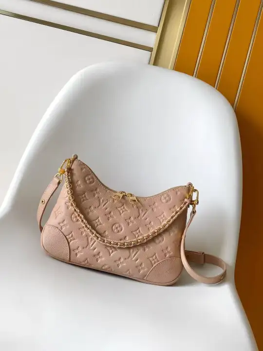 Louis Vuitton（LV） Size: 16 x 9.5 x 29cm--95