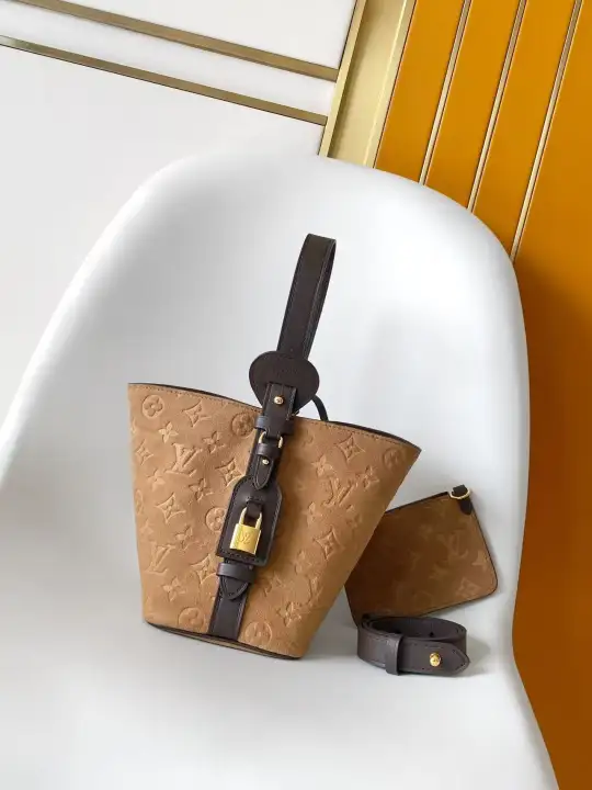 Louis Vuitton（LV） Size: 16 x 18 x 12cm--94