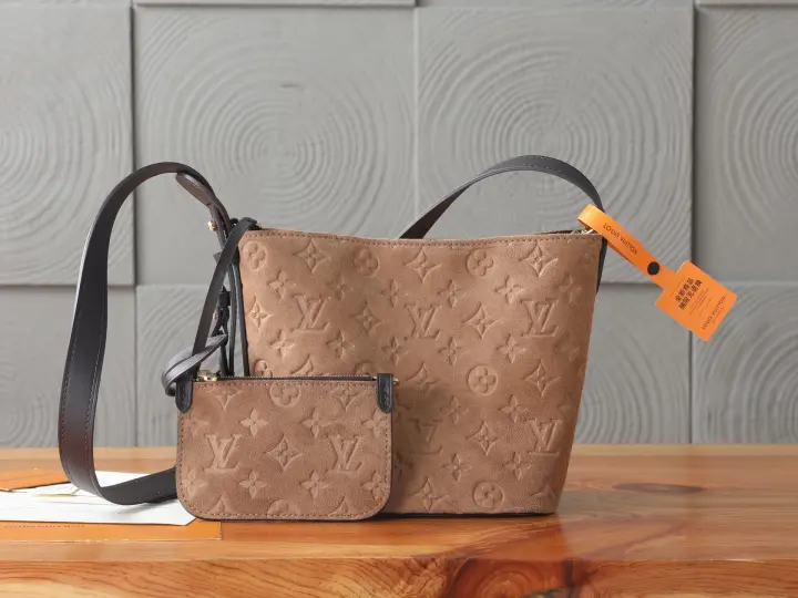 Louis Vuitton（LV） Size: 16 x 18 x 12cm--96
