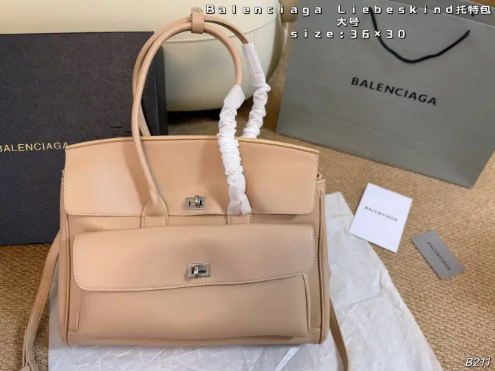 Balenciaga Size: 36×30cm--08