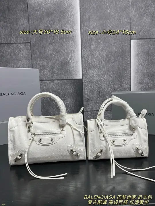 Balenciaga Size: 30*18.5cm--11