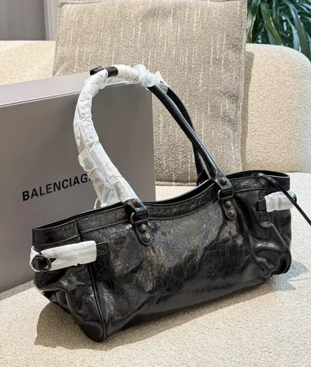 Balenciaga Size: 32×18cm--12