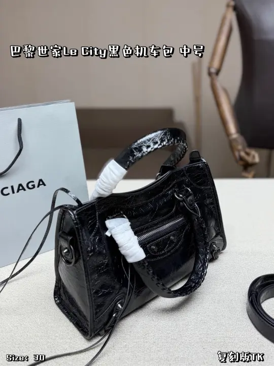 Balenciaga Size: 30*18cm--10
