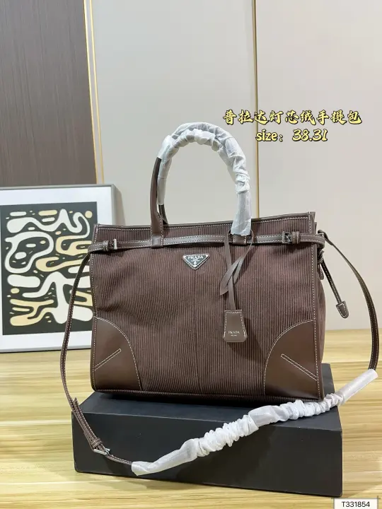 Prada Size: 38*31cm--21