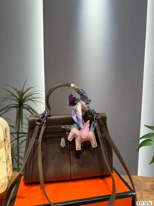 Hermès  Size：28* 21cm--16