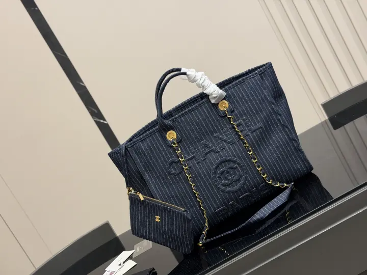 CHANEL  Size：35*27cm--56