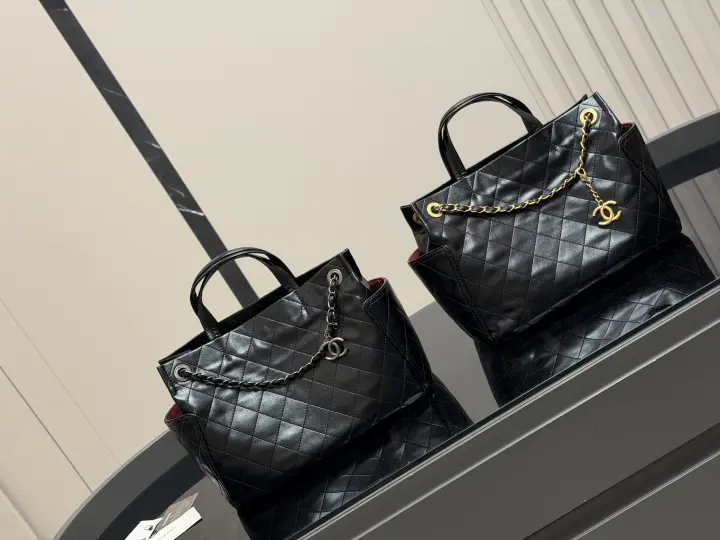 CHANEL  Size：33*24cm--54