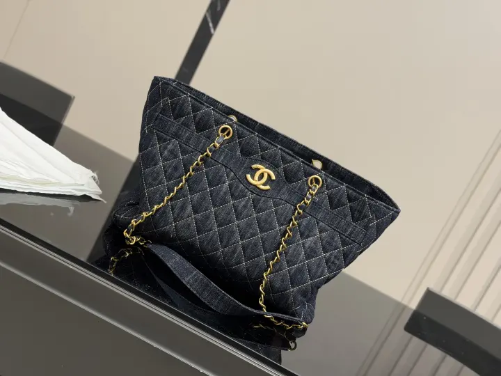 CHANEL  Size：30*23cm--53
