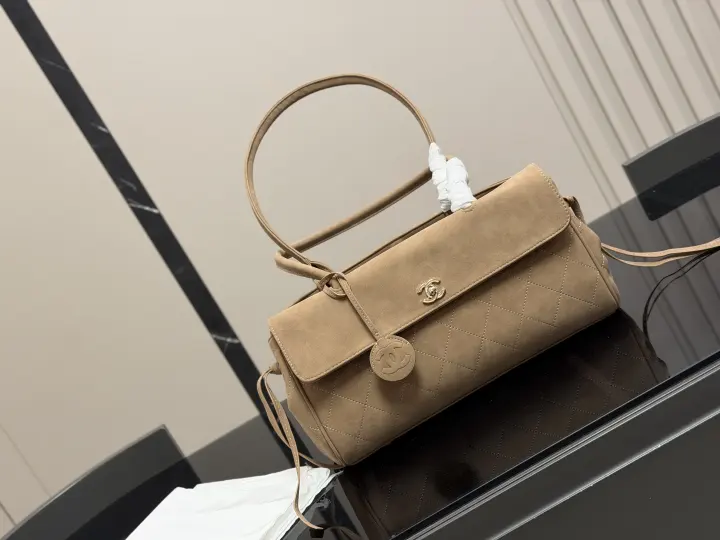 CHANEL  Size：36*19cm--51
